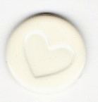 Розн.уп. Кнопка с крышкой  9,5 мм  СЕРДЕЧКО цв.Молочный  (уп 20 шт.)