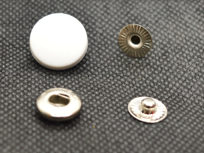  Кнопка с пластиковой крышкой 20 мм (уп. 20 шт) цв. Белый ProKnopka  ТриКатушки