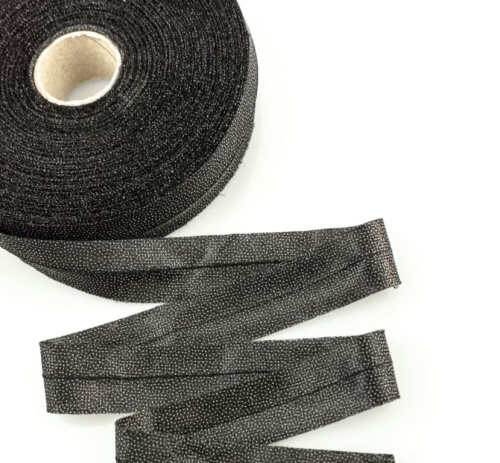  Лента нитепрошивная клеевая по косой со строчкой 30 мм двойная, цв.черный (рул. 50 м.)  ТриКатушки