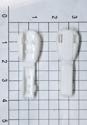  Концевик для шнура (Крокодильчик) №2 цв. Белый (уп.50/500 шт)  ТриКатушки