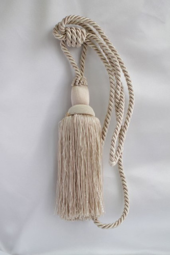  CA-9606-А12 подхват с кистью цв.св.шампань (высота от основания 22см со шнуром 61 см )  ТриКатушки