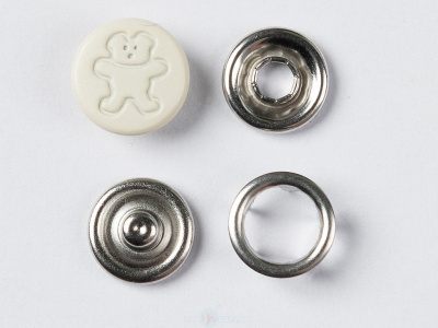  Кнопка рубашечная 9,5мм (закрытая) "мишка" цв. 306 молочный уп.1440шт.NewStar  ТриКатушки