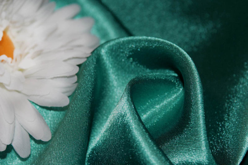  Ткань 2000 Крепсатин, ш.150см., №615 изумрудный  ТриКатушки