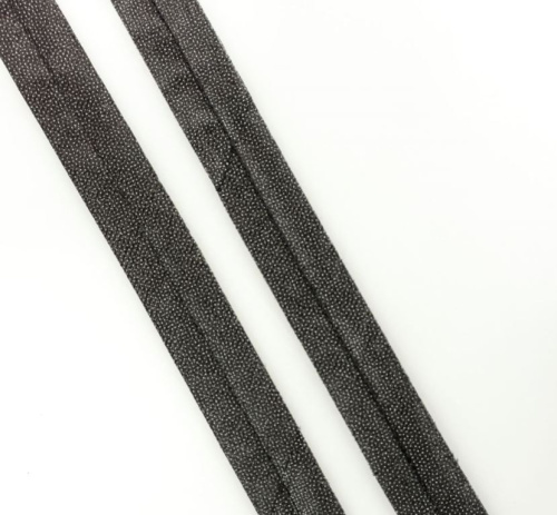  Лента нитепрошивная клеевая по косой со строчкой 30/2, двойная, цв.черный (рул. 50 м.)  ТриКатушки