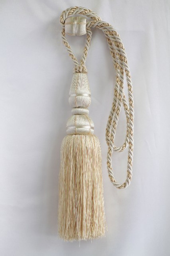  СА-9573-А2- кисть шторная цв.беж./мол ( высота от основания 28см, со шнуром 66см )  ТриКатушки