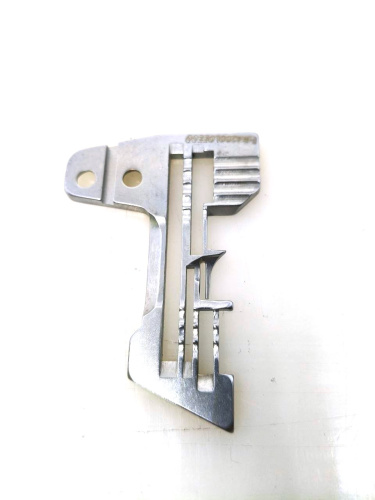  Игольная пластина с узким носиком для оверлока серия 737-3 R4200-LOE-EOO  ТриКатушки