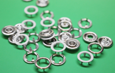  Кнопка 10,5 мм рубашечная (кольцо) нерж. покрытая эмалью цв. молоко 306 (уп.50 шт.) ProKnopka  ТриКатушки