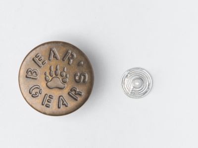  Джинсовая пуговица нестабильная 20 мм - с лого"BEAR" (латунь), цв. антик/500 шт  ТриКатушки