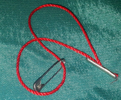  Биркодержатели с булавкой G148 90 мм (уп.1000 шт.) цв.красный (никель)  ТриКатушки