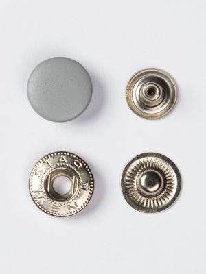 knopka_alfa_15_mm_cvetnaya_s_matovym_effektom_cvet_523_seryy_323-960x1280