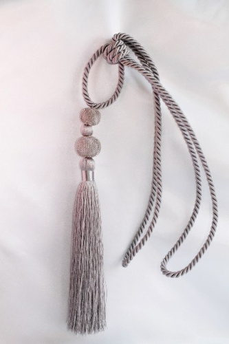  DB-02433-silver кисть шторная цв.серебро ( высота от основания 26см,со шнуром 64 см )  ТриКатушки