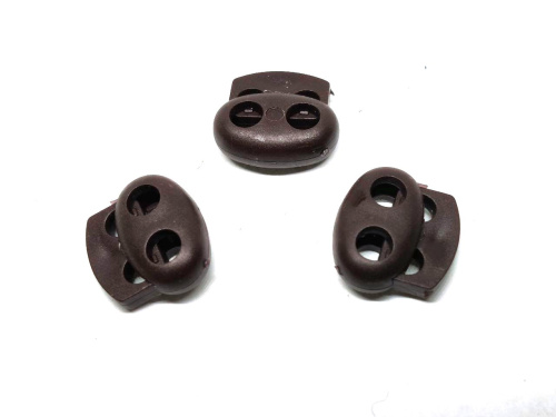  Фиксатор для шнура 2 отверстия Овал 103-М (27002-СМ) цв.Коричневый тем. (уп.50/250/1000 шт)  ТриКатушки