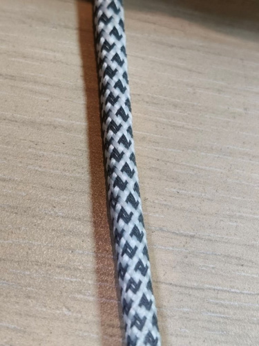  Шнур светоотражающий круглый с наполнит.; ПЭ+светоотр.нить, 5мм, 5,5г/м (нам. 100 м) цв.602 белый  ТриКатушки