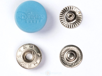  Пластиковая крышка с лого DISNEY (1 часть кнопки) №54/15мм цв. голубой (уп 720шт)  ТриКатушки