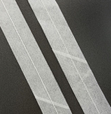 Лента по косой со строчкой 30мм, двойная, цв.белый (рул. 50 м.)-1