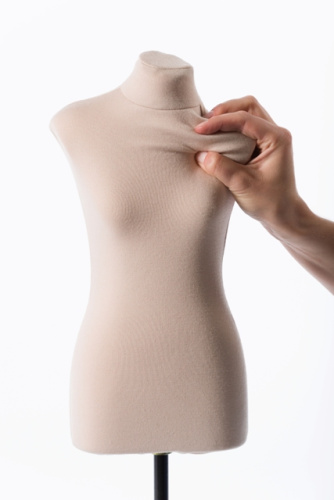  Масштабный манекен Betty standart 1:2, Женский, р.42, цв. Бежевый, на подставке "Черный квадрат"  ТриКатушки