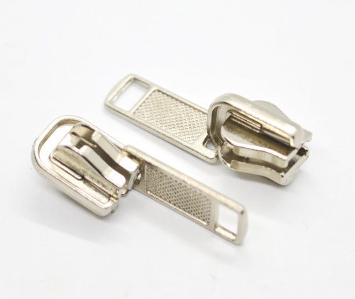  Бегунок для трактора Т5, перекид. галант., никель, (уп.2000 шт.)  ТриКатушки