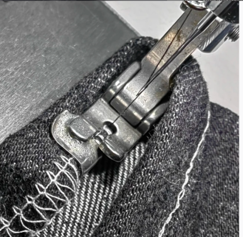  Лапка P351 с улиткой (для воротника и обтачек)  ТриКатушки