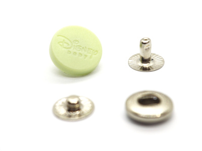  Пластиковая крышка с лого DISNEY (1 часть кнопки) №54/15мм цв. салатвый (уп 720шт)  ТриКатушки