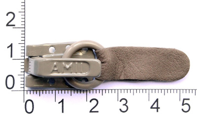  Крючок шубный кожаный "Amii" цв.7006 темно-бежевый (упаковка 20 штук)  ТриКатушки