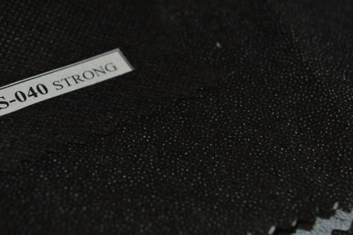 Флизелин "Strong" 40 г/м, TS-040 точечный (ш.90см рул.100м.), цв.черный  ТриКатушки