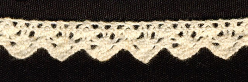  0095F бежевый кружево вязанное 09мм (намотка 20 ярдов = 18,3 метров)  ТриКатушки