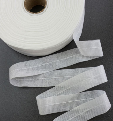  Лента нитепрошивная клеевая по косой со строчкой 30мм двойная, цв.белый (рул. 50 м.)  ТриКатушки