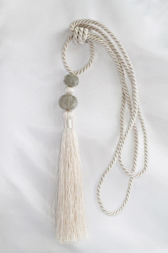  DB-02433-cream кисть шторная цв.кремовый ( высота от основания 26см,со шнуром 64 см )  ТриКатушки