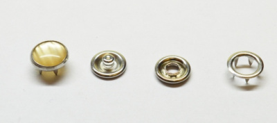  Кнопка с крышкой 9,5 мм рубашечная, жемчужина Бежевая (уп 50 шт.) ProKnopka  ТриКатушки