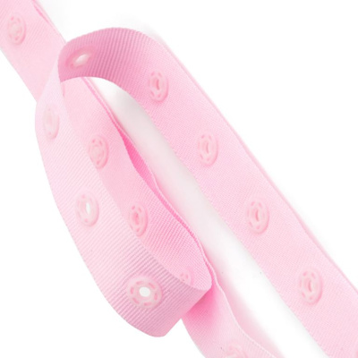  Тесьма с кнопками шир.1,8 см между кнопками 5 см цв. Св. Розовый (уп.50 ярд = 45,7 м)  ТриКатушки