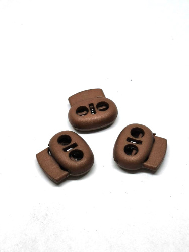  Фиксатор для шнура 2 отверстия Овал 103-М (27002-СМ) цв.Коричневый (уп.50/250/1000 шт)  ТриКатушки