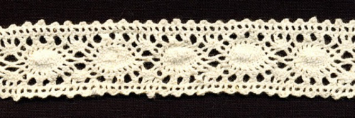  0097F бежевый кружево вязанное 26мм (намотка 20 ярдов = 18,3 метров)  ТриКатушки