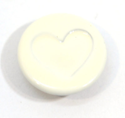  Кнопка с крышкой 9,5 мм СЕРДЕЧКО цв.Молочный (уп 20 шт.) ProKnopka  ТриКатушки