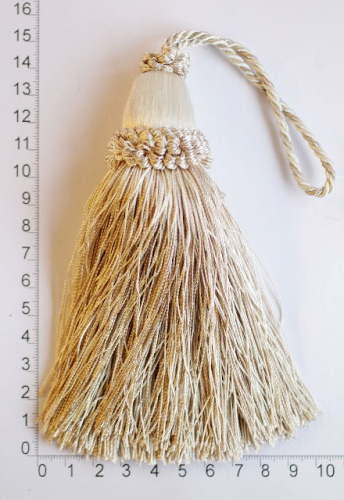  BX- 903-А4 кисть цв.молочный ( высота от основания 14 см, со шнуром 23 см )  ТриКатушки