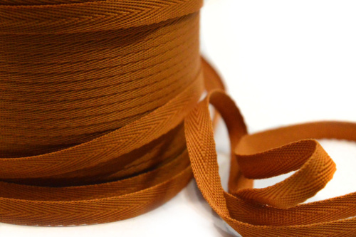  Лента киперная 10 мм. 100% п/э цв. 569/250 м Коричневый  ТриКатушки