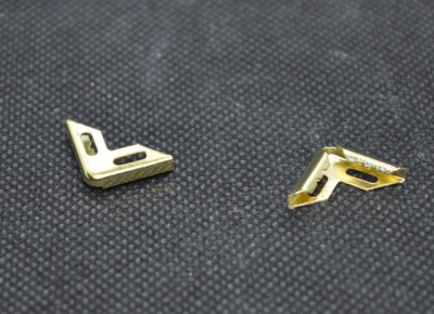  Уголок металлический 15мм цв. золото (уп. 100шт.)  ТриКатушки