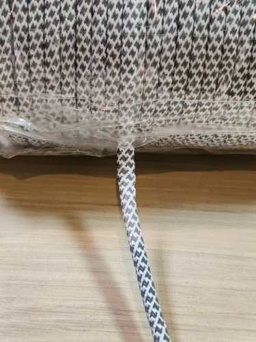  Шнур светоотражающий круглый с наполнит.; ПЭ+светоотр.нить, 5мм, 5,5г/м (нам. 100 м) цв.602 белый  ТриКатушки