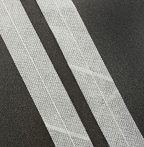  Лента нитепрошивная клеевая по косой со строчкой 30мм, двойная, цв.белый (рул. 50 м.)  ТриКатушки