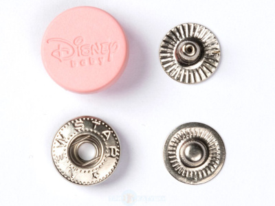  Пластиковая крышка с лого DISNEY (1 часть кнопки) №54/15мм цв. розовый (уп 720шт)  ТриКатушки